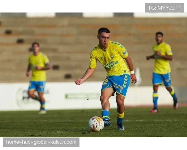 比利亚雷亚尔稳居积分榜第三 莫莱罗加盟提升中场控制力 比利亚雷亚尔稳居积分榜第三 莫莱罗加盟提升中场控制力